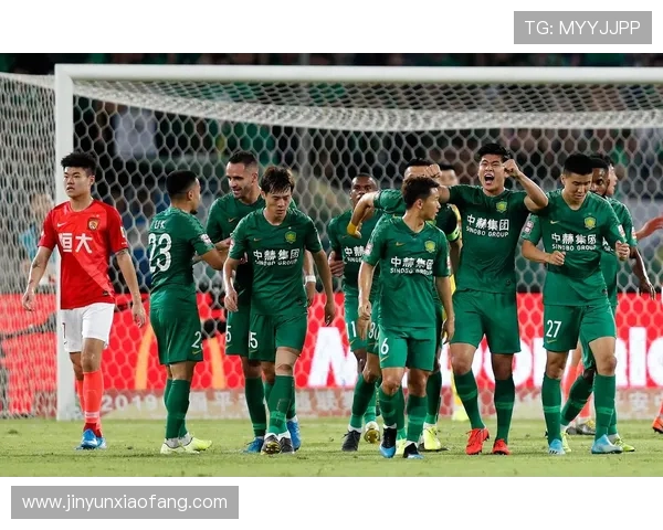 北京国安与恒大淘宝激战正酣谁能在中超赛场上笑到最后